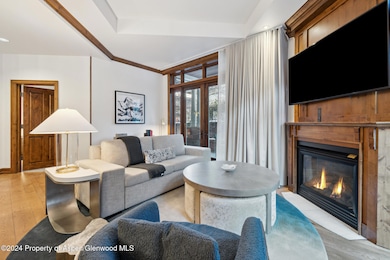 3BLivingRoomFireplace