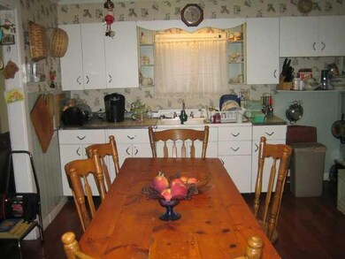 Kitchen. w/laminate floor