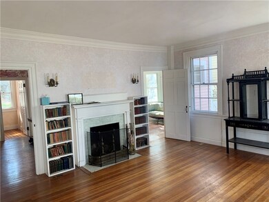 13 Mount Vernon St, Newport, RI 02840 - photo 2
