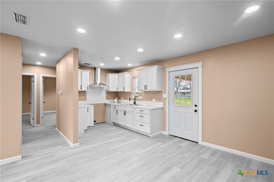 Vinyl plank flooring and warm neutral color palett
