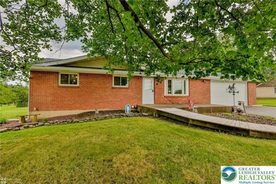 910 Bushkill Center Rd, Nazareth, PA 18064 - photo 4