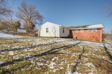 2204 Ridgefield Dr, Johnson City, TN 37601 - photo 4