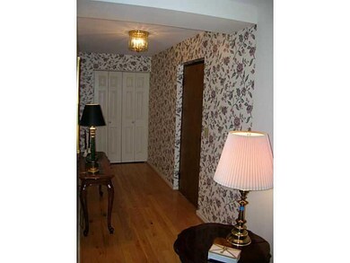 Entry/Foyer.