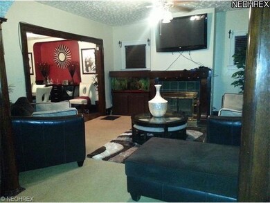 LARGE LIVING ROOM