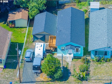 1175 N Dean St, Coquille, OR 97423 - photo 2