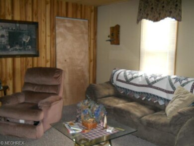 323 Sycamore St, Coshocton, OH 43812 - photo 3