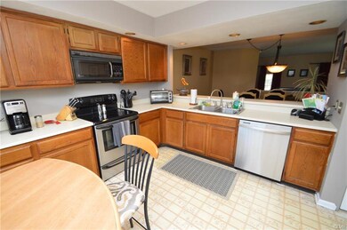 126 Quaker Dr, Bethlehem, PA 18020 - photo 4