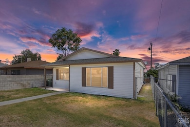 132 E Center St, Taft, CA 93268 - photo 2