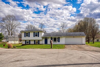185 Meadow Dr, Circleville, OH 43113 - photo 2