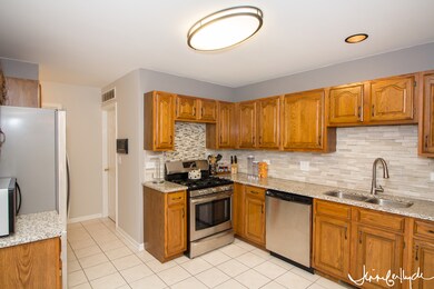2051 Peach Tree Ln unit 4124, Algonquin, IL 60102 - photo 2