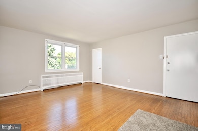 8035 Pine Rd unit 2ND FLOOR, Philadelphia, PA 19111 - photo 4