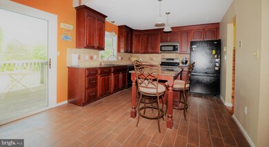 1306 Pin Oak Ln, Slatington, PA 18080 - photo 2