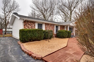 202 W Oak St-33