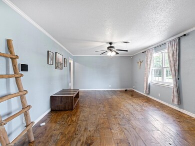 129 Gainesville St, Forestburg, TX 76239 - photo 4