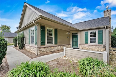 823 Wynnshire Dr unit B, Hickory, NC 28601 - photo 3