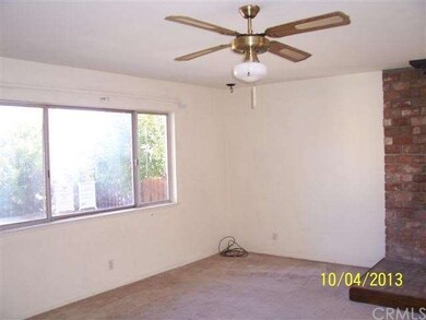 Front of living room w/ceiling fan/light