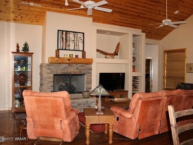 004_Living Room