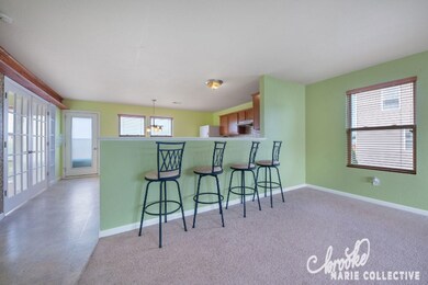 1633CrescentPointDrSE-5