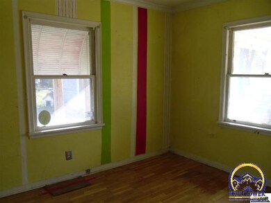 1812 SW Willow Ave, Topeka, KS 66606 - photo 6