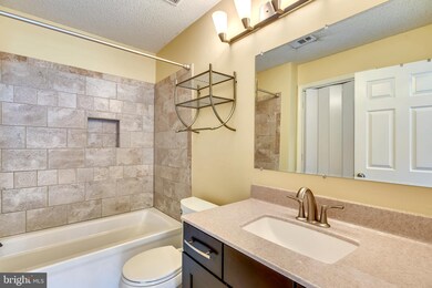 12114 Greenway Ct unit 302, Fairfax, VA 22033 - photo 6