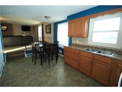 Kitchen. Kitchen accomodates and eat-in area, in a