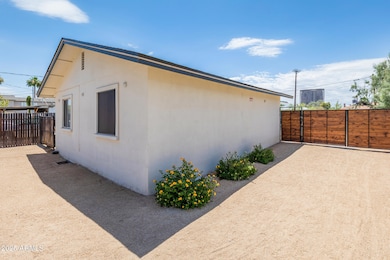 1011 E Amelia Ave, Phoenix, AZ 85014 - photo 3