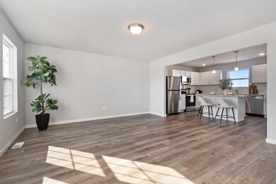 2-SVW051-i2080-Great Room2