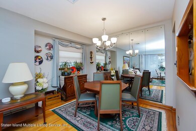 (5) DINING ROOM