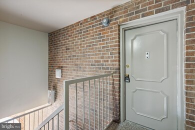 19315 Club House Rd unit 301, Montgomery Village, MD 20886 - photo 2