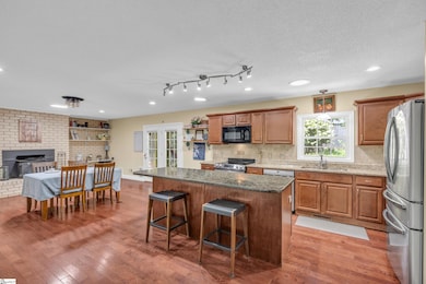 1 Oakleaf Dr, Taylors, SC 29687 - photo 2