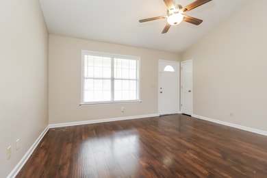 214 Natchez Ct N, La Vergne, TN 37086 - photo 2