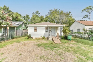 805 Duff Ln, Houston, TX 77022 - photo 2