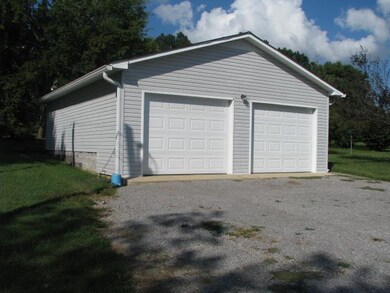 308 Snell Rd, Shelbyville, TN 37160 - photo 2