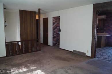 3832 N 4th Ave E, Newton, IA 50208 - photo 4