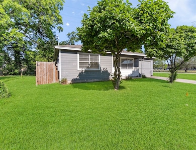 5713 Elysian St, Houston, TX 77009 - photo 2
