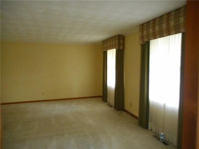 815 Whitmore St, Anderson, IN 46012 - photo 2