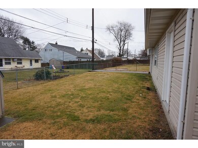 114 Goldengate Rd, Levittown, PA 19057 - photo 6