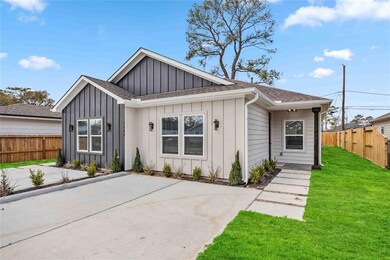 2446 Carmel St unit B, Houston, TX 77091 - photo 2