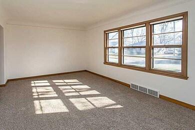 2112 52nd St, Des Moines, IA 50310 - photo 4