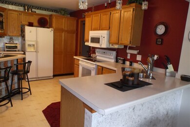 121 Village View Ct, Oregon, WI 53575 - photo 4