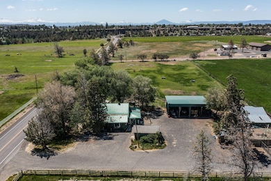 2025_05_28_637_ne_smith_rock_way-22