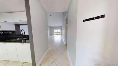 615 SW 113th Way unit 14, Pembroke Pines, FL 33025 - photo 6