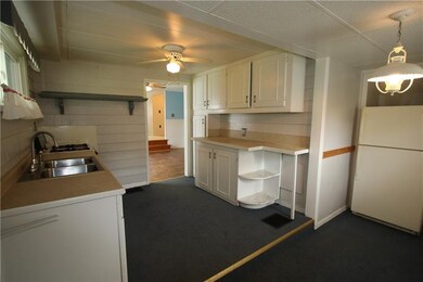 Roomy Eat-in Kitchen w/ Ceiling Fan Light