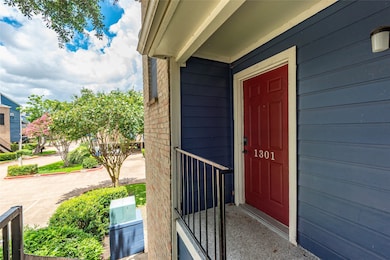 18515 Egret Bay Blvd unit 1301, Houston, TX 77058 - photo 3