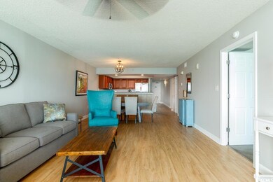 Living room with light wood-type flooring, a textu