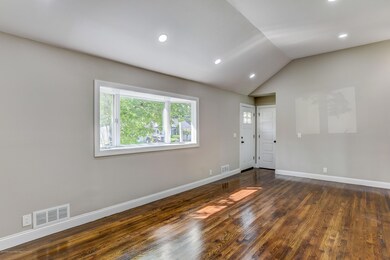 004_Living Room