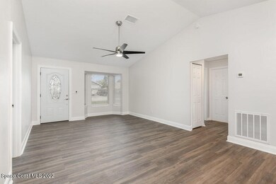 LIVING AREA /BAY WINDOW