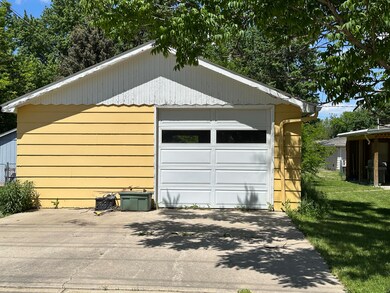 Detached Garage