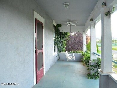12701MainFrontPorch-Empty.