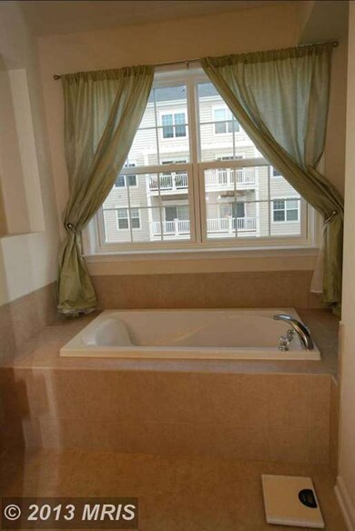 42611 Hollyhock Terrace unit 20M, Ashburn, VA 20148 - photo 7